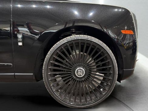 Used 2022 Rolls-Royce Cullinan Black Badge w/ Dark Exterior Package image 34