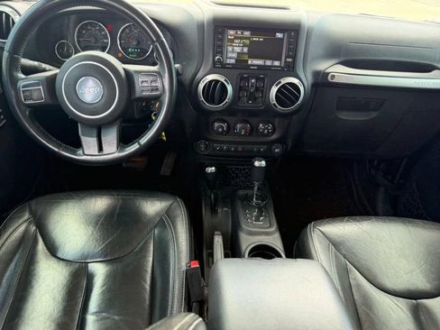 Used 2015 Jeep Wrangler Unlimited Sahara AWD/4WD image 8