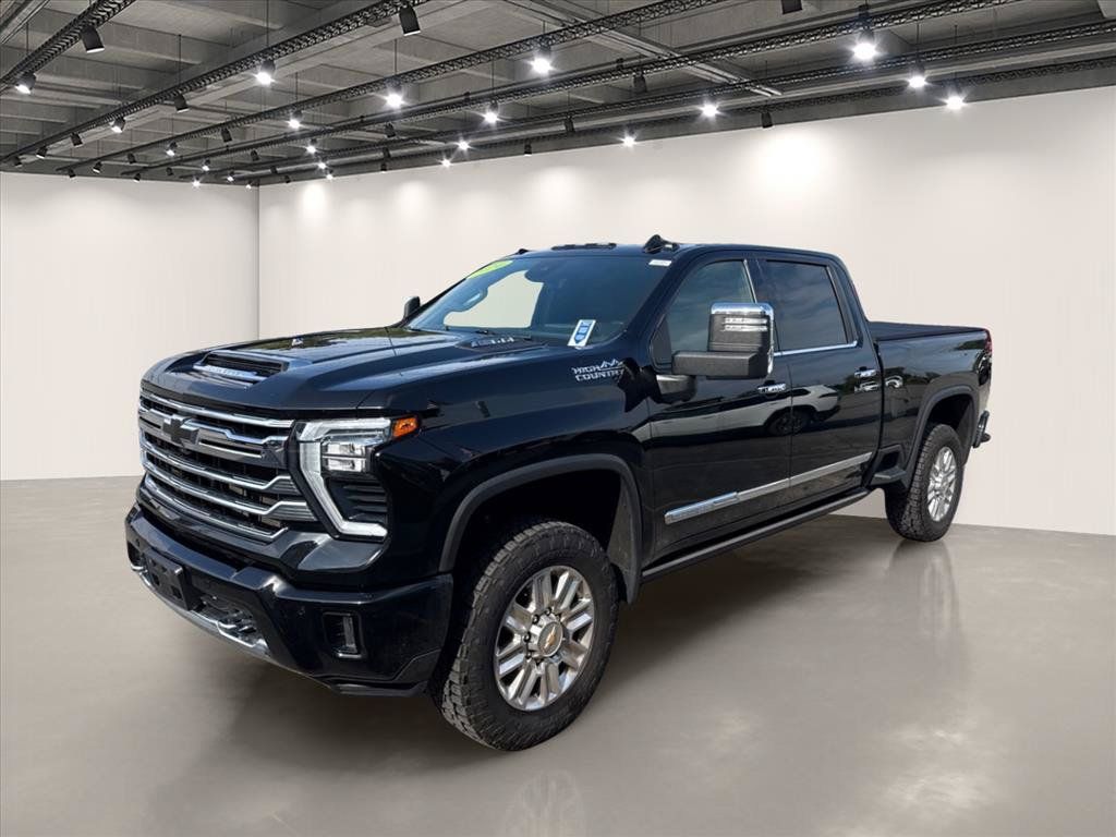 Used 2024 Chevrolet Silverado 2500 High Country w/ High Country Premium Package AWD/4WD image 3
