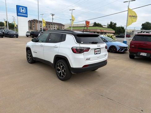 Used 2025 Jeep Compass Limited AWD/4WD image 8