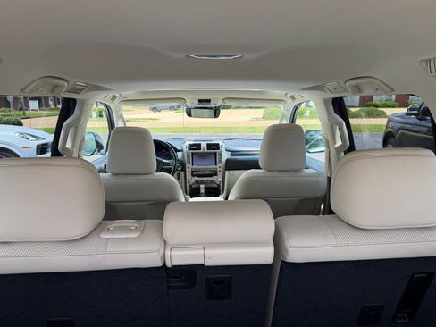 Used 2020 Lexus GX 460 Premium w/ Premium Package AWD/4WD image 13