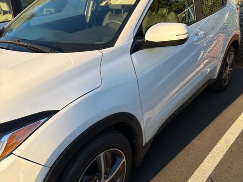 Used 2021 Honda HR-V EX image 2