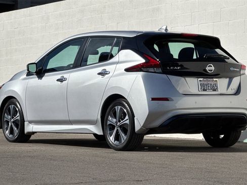Used 2020 Nissan Leaf SV w/ SV Technology Package image 3