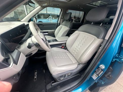 Used 2025 Kia EV9 Wind image 17