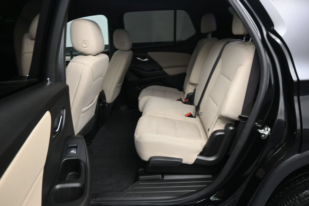 Used 2023 Chevrolet Traverse LS FWD image 12