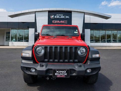 Used 2022 Jeep Wrangler Sport AWD/4WD image 3