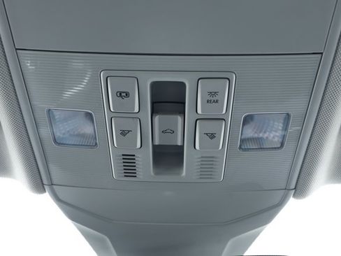 Used 2025 Volkswagen Jetta SE FWD image 20