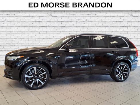 Used 2021 Volvo XC90 T6 Momentum w/ Climate Package image 2