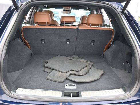 Used 2022 Genesis GV70 2.5T w/ Advanced Package image 40