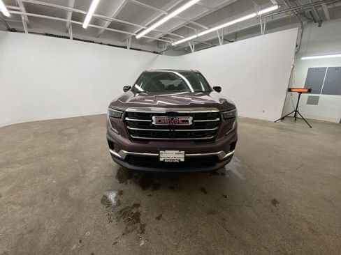 Used 2025 GMC Acadia Elevation image 9