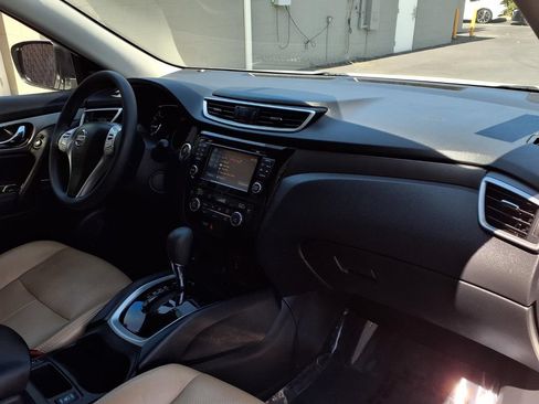 Used 2016 Nissan Rogue SV w/ SV Premium Package FWD image 23