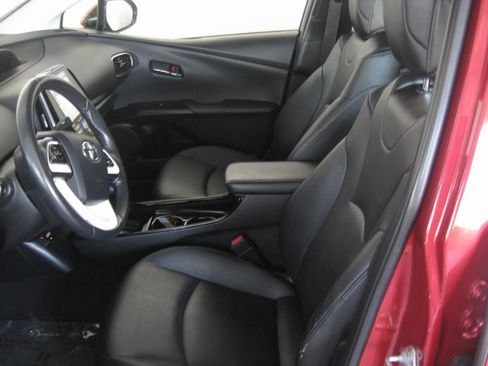 Used 2017 Toyota Prius Prime Advanced image 8