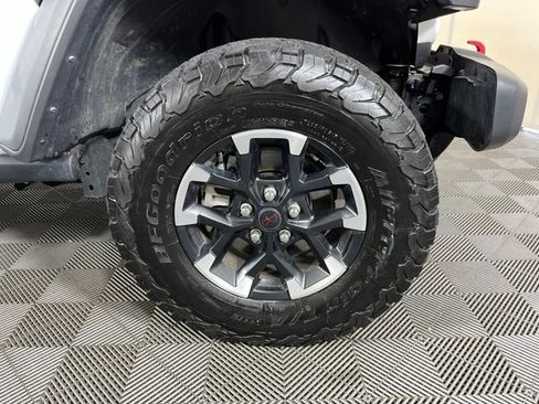 Used 2025 Jeep Wrangler Unlimited Rubicon AWD/4WD image 9