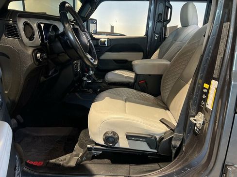 Used 2021 Jeep Gladiator Overland AWD/4WD image 11