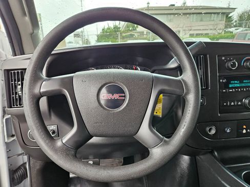 Used 2016 GMC Savana 2500 image 2