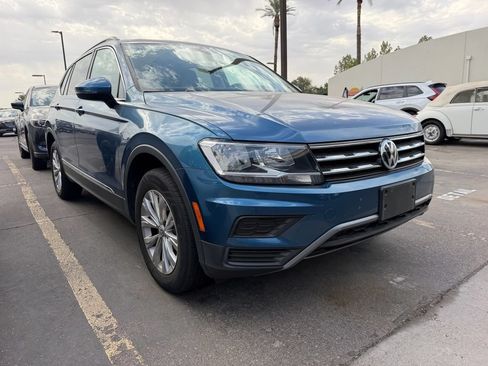 Used 2018 Volkswagen Tiguan SE w/ Panoramic Sunroof Package FWD image 6