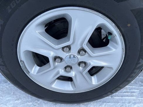 Certified 2016 Jeep Grand Cherokee Laredo w/ Quick Order Package 23E image 7