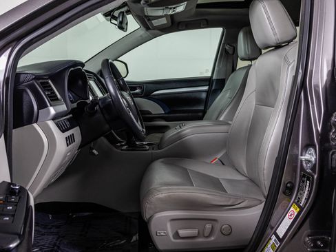 Used 2016 Toyota Highlander XLE AWD/4WD image 24