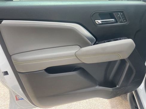 Used 2025 Chevrolet Colorado ZR2 w/ Technology Package AWD/4WD image 26
