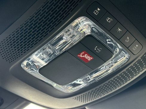 Used 2021 Mercedes-Benz GLB 250 4MATIC image 21