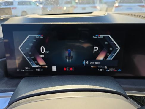 Used 2025 BMW X5 sDrive40i w/ M Sport Package image 23