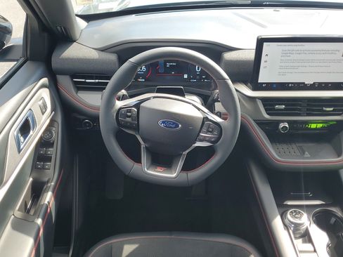 Certified 2025 Ford Explorer ST image 18