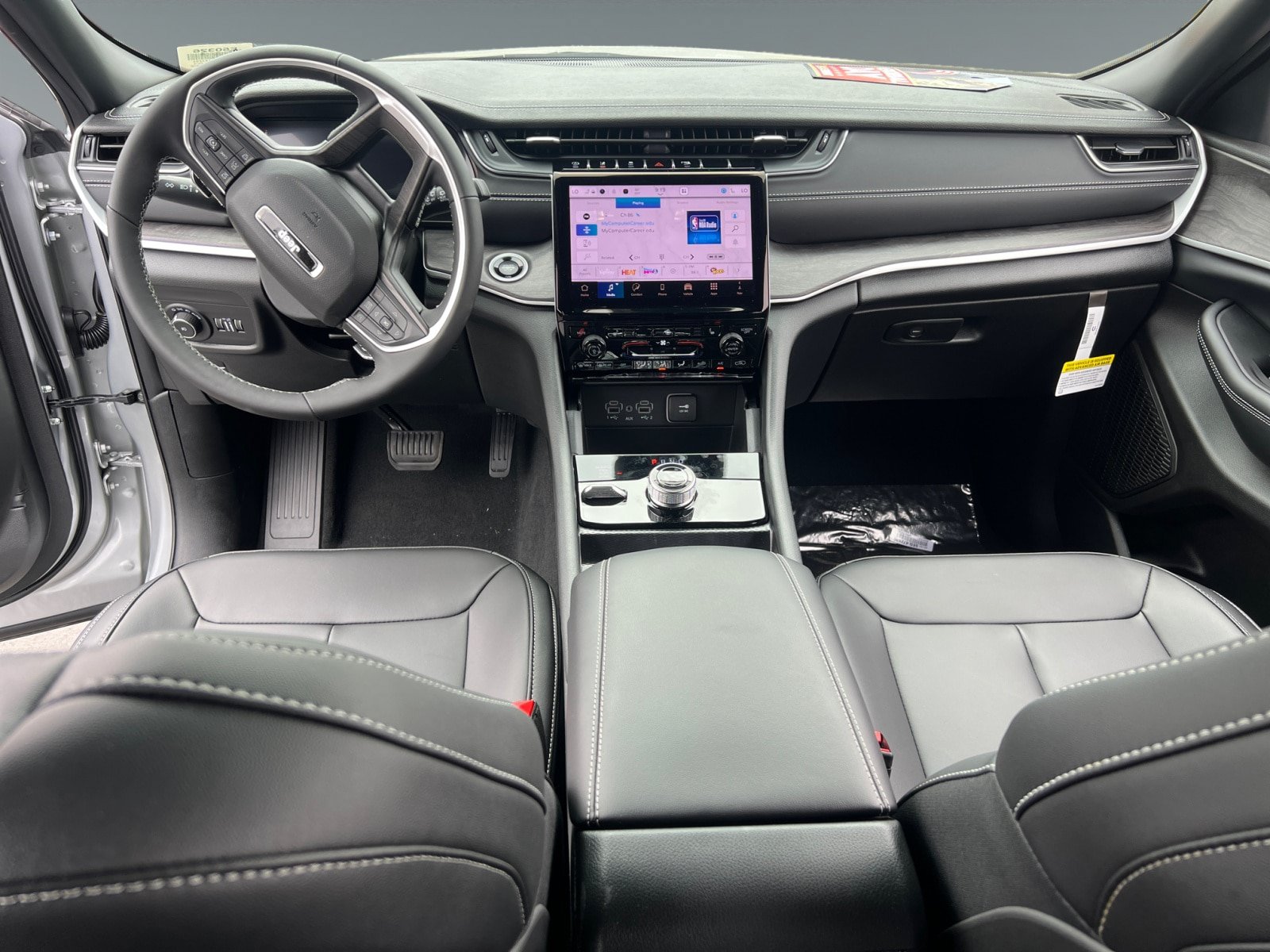 Used 2025 Jeep Grand Cherokee L Limited AWD/4WD image 10
