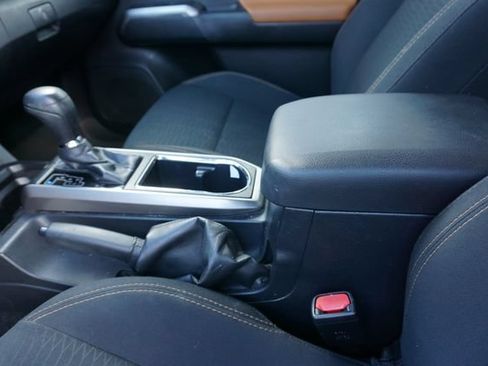 Used 2018 Toyota Tacoma SR5 RWD image 24