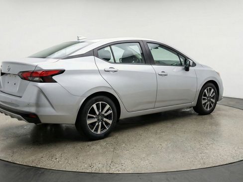 Used 2025 Nissan Versa SV image 9