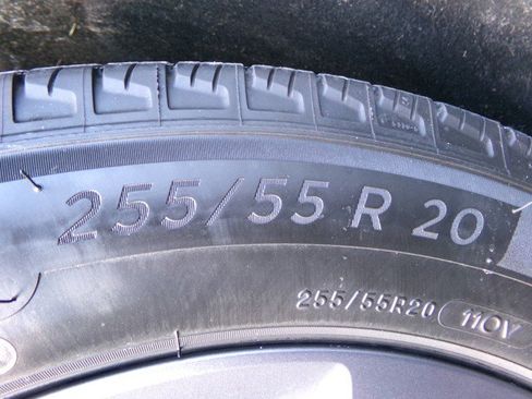 Used 2025 Ford Explorer Active w/ Active Comfort Package image 28