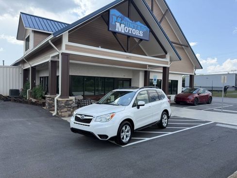 Used 2014 Subaru Forester 2.5i Premium AWD/4WD image 1