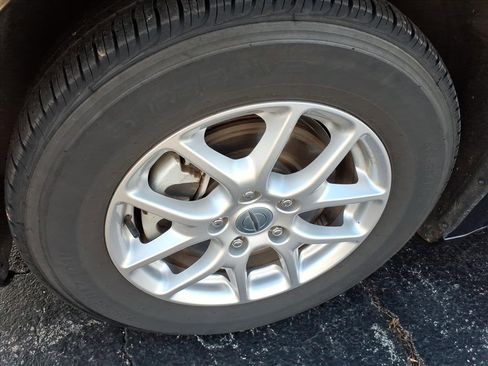 Certified 2023 Chrysler Pacifica Touring-L image 5