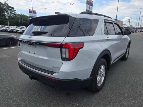 Used 2025 Ford Explorer Active AWD/4WD image 5