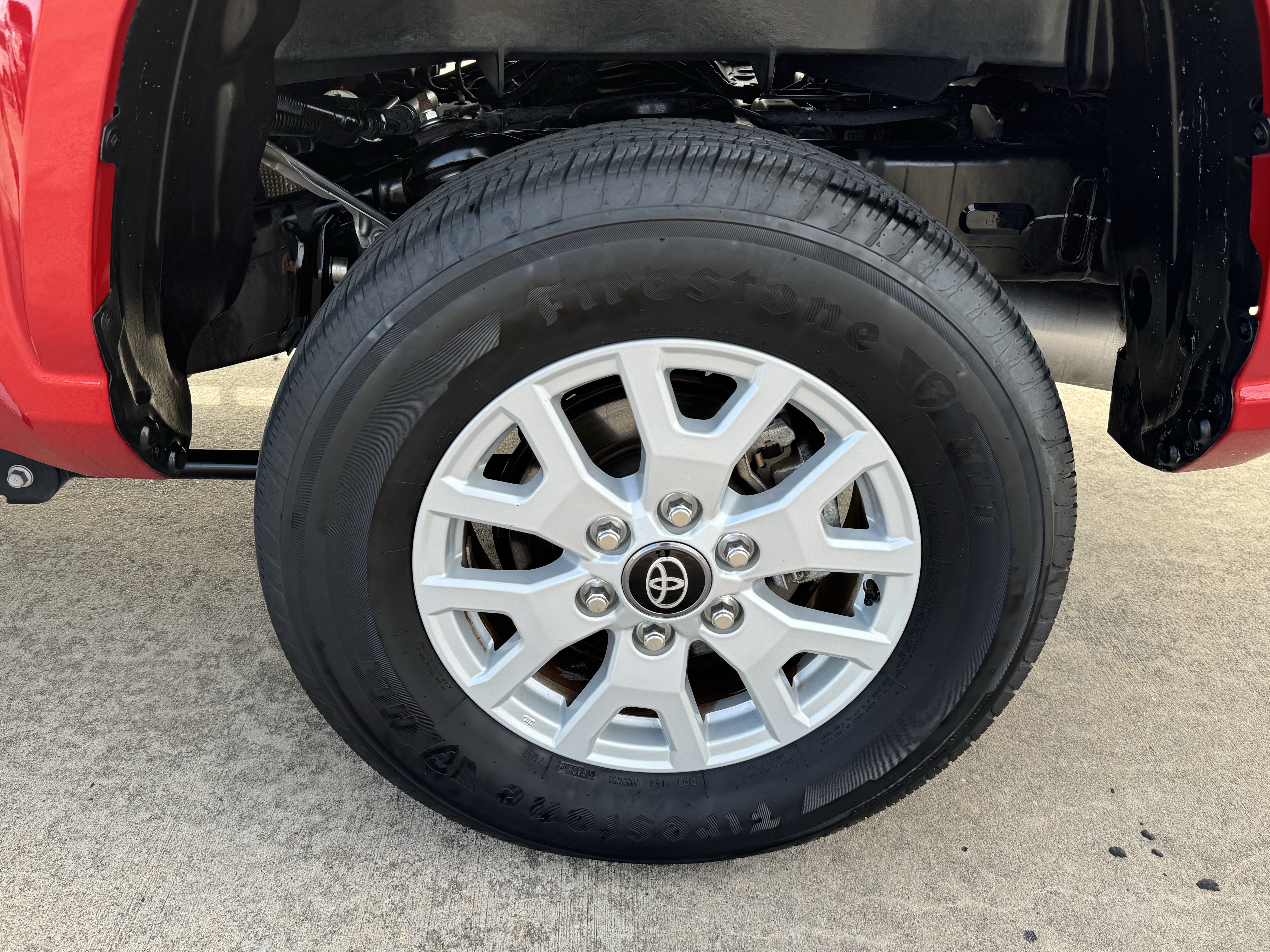 Used 2025 Toyota Tacoma SR5 AWD/4WD image 32