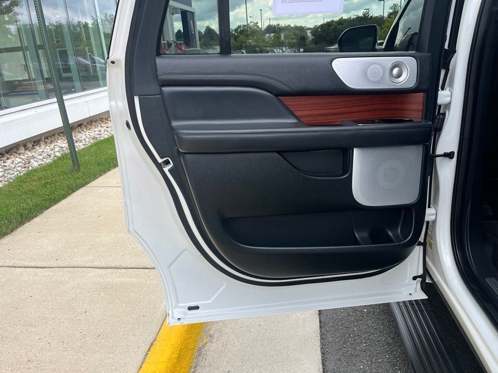 Certified 2024 Lincoln Navigator L Reserve AWD/4WD image 20