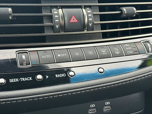 Used 2023 Lexus LS 500 w/ Accessory Package (Z1) RWD image 22