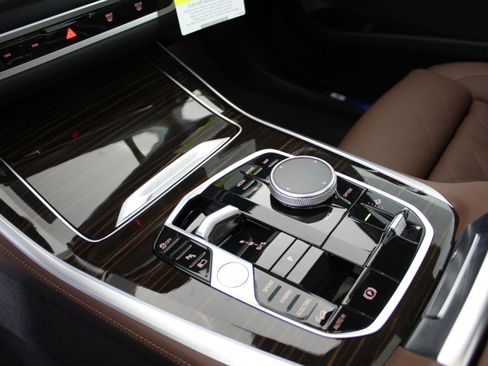New 2026 BMW X5 xDrive50e w/ Climate Comfort Package image 17