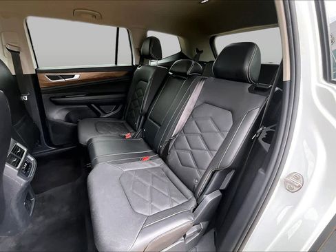 Used 2024 Volkswagen Atlas SE FWD image 19
