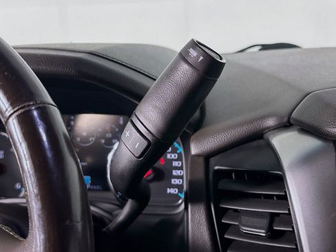 Used 2018 Chevrolet Suburban Premier image 20