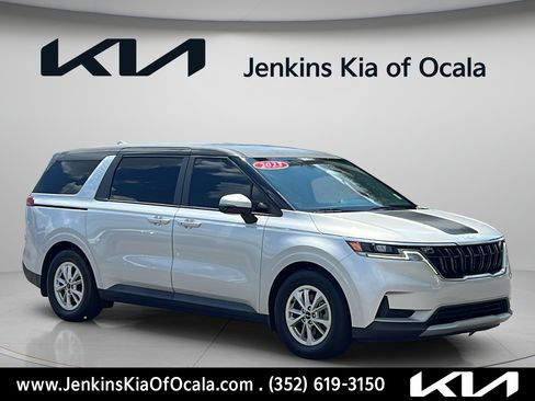 Used 2023 Kia Carnival LX FWD image 1