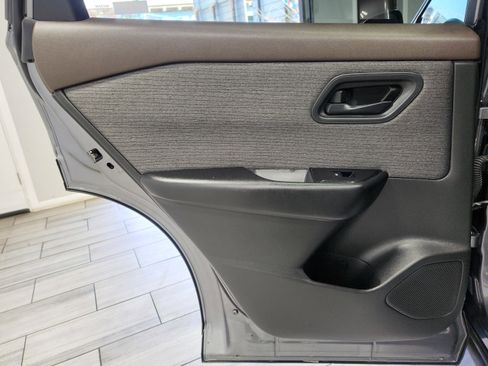 Used 2023 Nissan Rogue S image 11