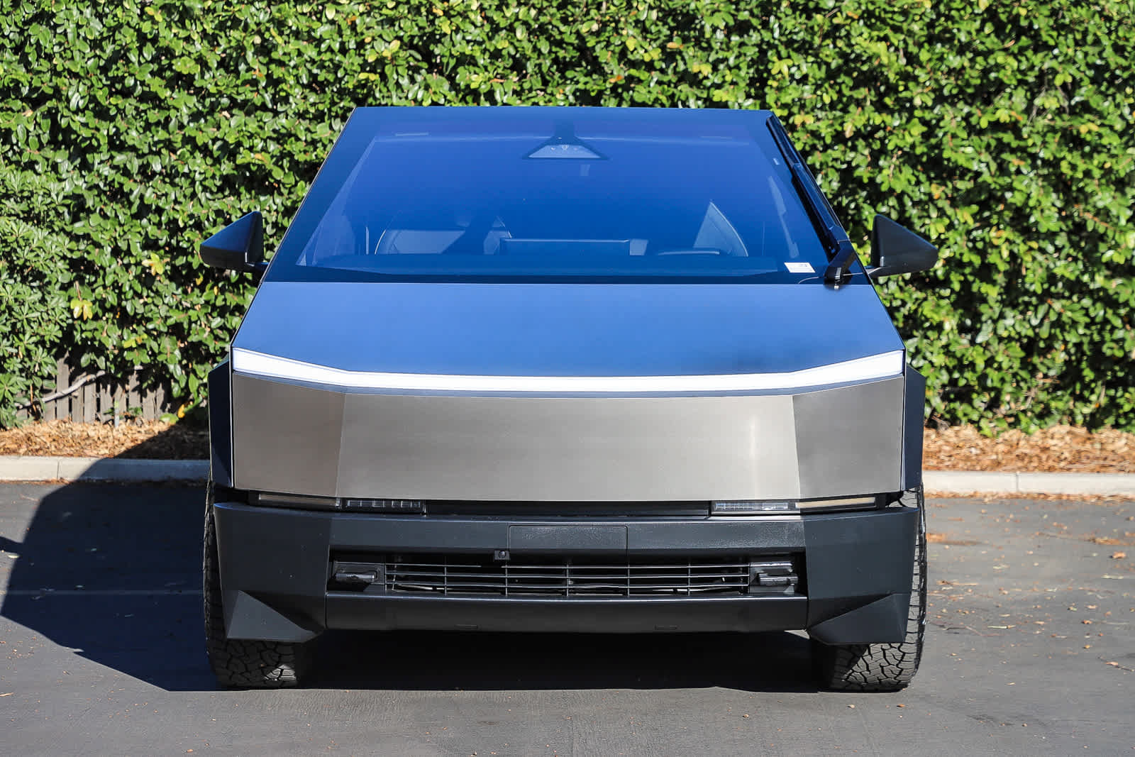 Used 2025 Tesla Cybertruck AWD Crew Cab image 2