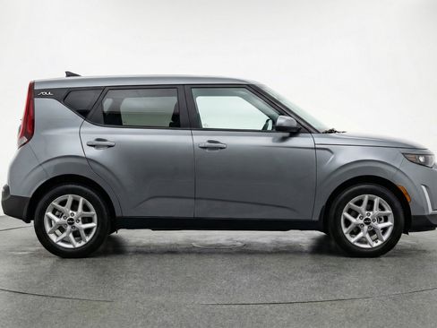 Used 2025 Kia Soul LX w/ LX Technology Package FWD image 11