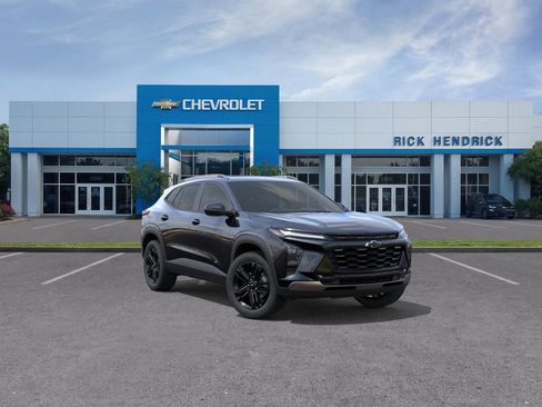 New 2026 Chevrolet Trax ACTIV w/ Sunroof Package FWD image 2