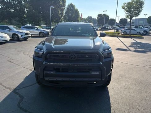 Used 2025 Toyota 4Runner SR5 AWD/4WD image 4