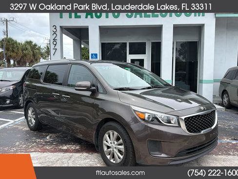 Used 2016 Kia Sedona LX w/ LX Convenience Package FWD image 2