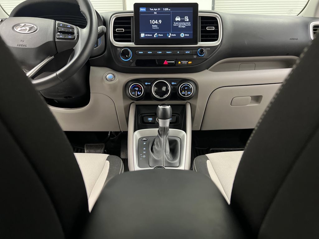 Used 2025 Hyundai Venue SEL FWD image 43
