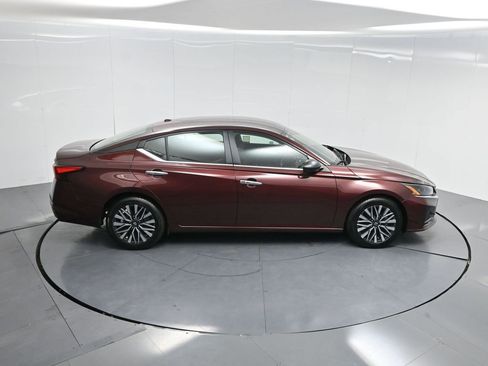 Used 2024 Nissan Altima 2.5 SV image 70