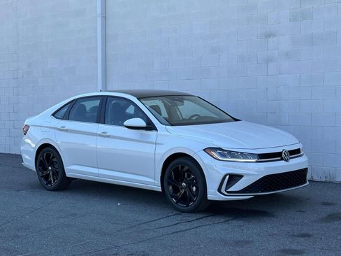 New 2026 Volkswagen Jetta SE image 8
