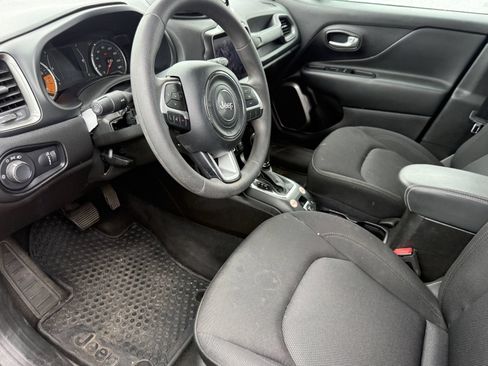 Used 2023 Jeep Renegade Latitude AWD/4WD image 9
